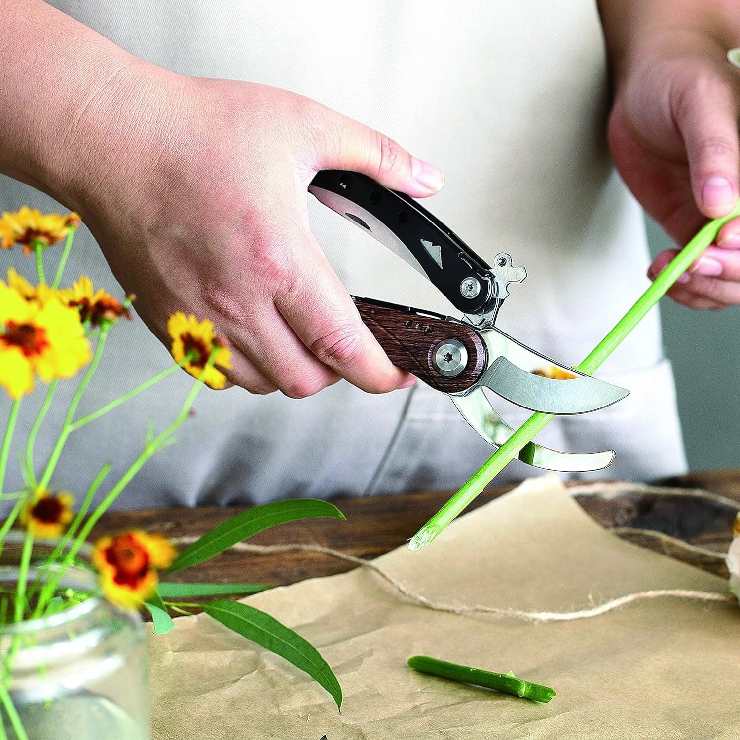 Bravedge Pruning Shears, 5 in 1 Multitools Foldable Garden Scissors with Safety